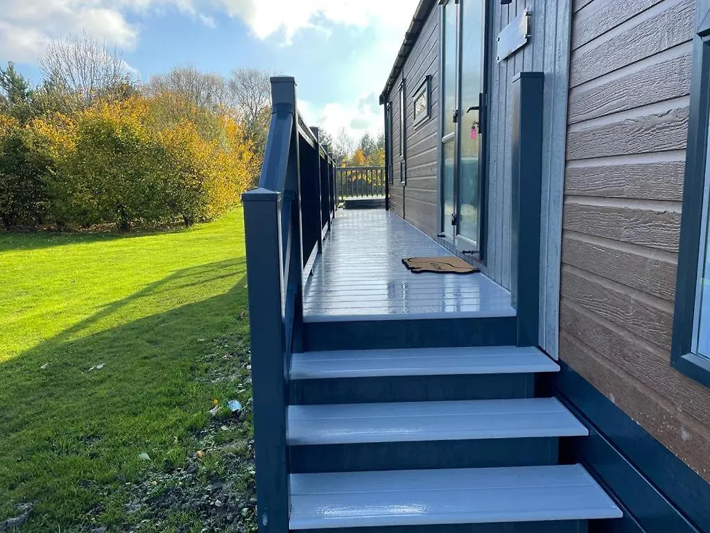 Coopers Cabin With Hot Tub Malton 0*,  United Kingdom
